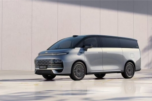 真大7座豪华大平层 超级AI增程吉利银河V900首秀