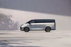 首搭超级AI增程技术，银河V900重塑MPV价值标杆