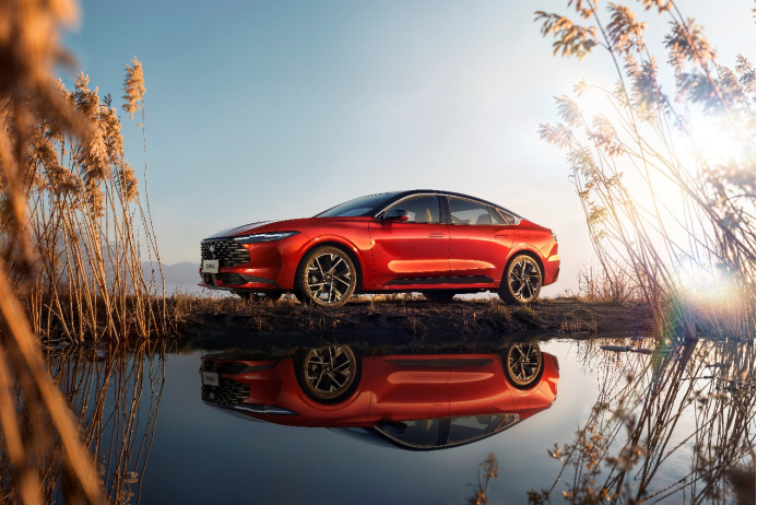 福特新蒙迪欧上市14.98万元起 搭载第五代2.0T EcoBoost®发动机