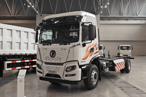 助力东风商用车抢占细分赛道 东风新疆7款新品亮相2026合作伙伴大会