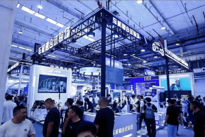 新品首发！华翔启源携多款四足机器人亮相2026世界机器人大会